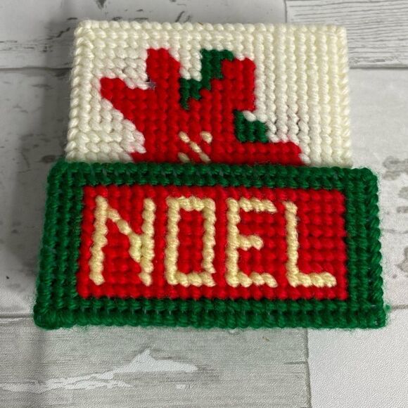 Vtg Set 4 Plastic Canvas Yarn Poinsettia COASTERS Red Green Christmas Handmade - Picture 1 of 8